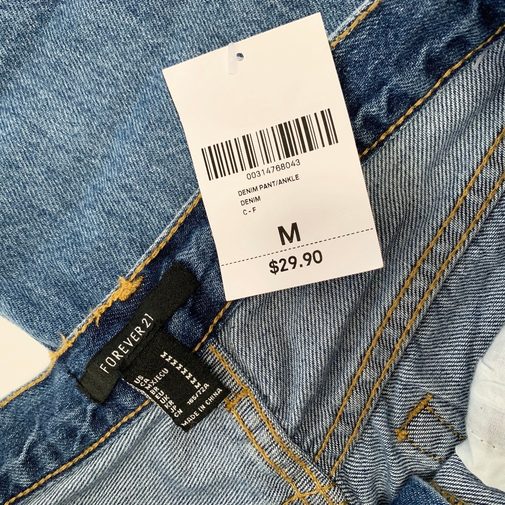 Forever 21 High-Rise Distressed Jeans - Picture 4 of 7